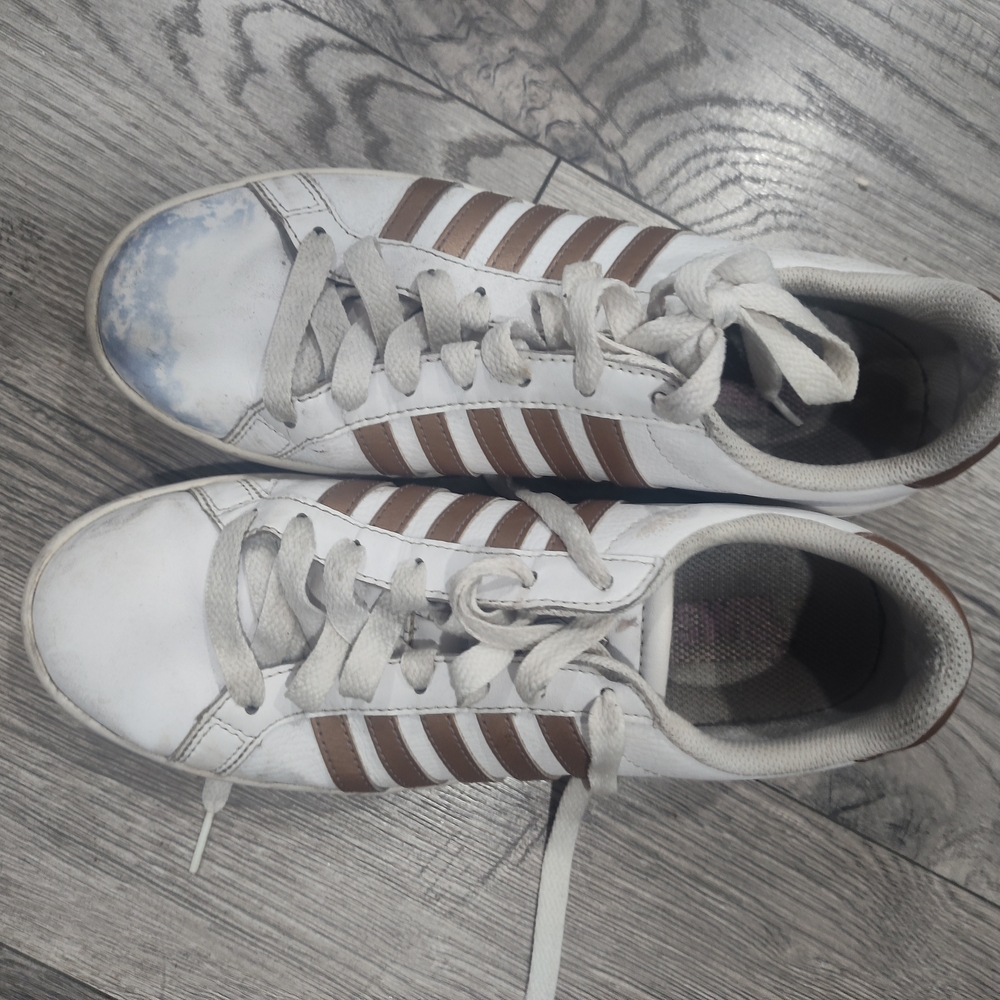 K-Swiss White Sneakers with Brown Stripes
